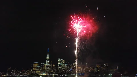 Fireworks in front of manhattan.4K Stock Footage 171844108