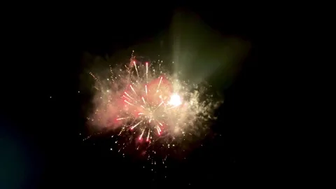 Fireworks horizontal Explosion last Vídeos de archivo 295513430