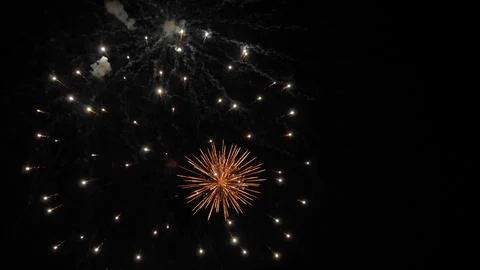 Fireworks magic creates shimmering trace ornaments in black night sky Foto stock