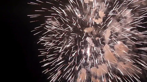 The fireworks in the night sky Vídeos de archivo 92305034