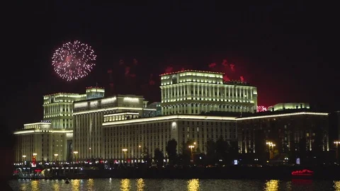 Fireworks Over The City Vídeo Stock 129113319