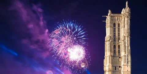 Fireworks over the Saint-Jacques Tower (Tour Saint-Jacques). Paris, France 스톡 사진