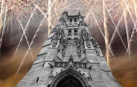 Fireworks over the Saint-Jacques Tower (Tour Saint-Jacques).Paris, France 스톡 사진