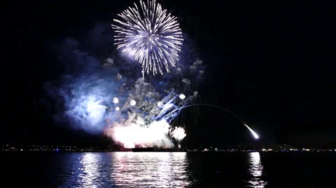 Fireworks On Water - 10 - Loop + Sound - 25fps 動画素材 52970913