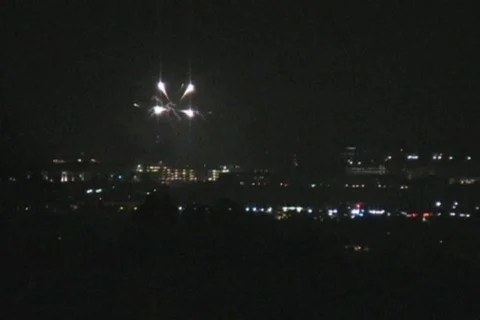 FireworksOverCity_ 2 库存影片 138703