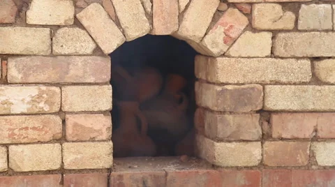 Firing pottery in a kiln Video stock 64307175