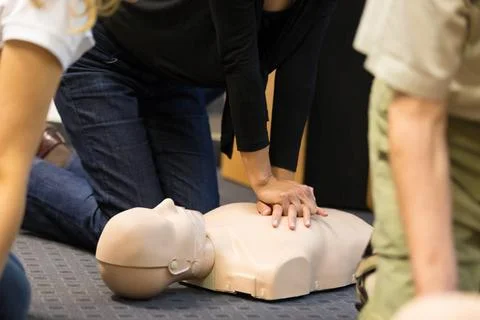 First aid CPR seminar. A group of adult education students practitcing CPR... Foto stock
