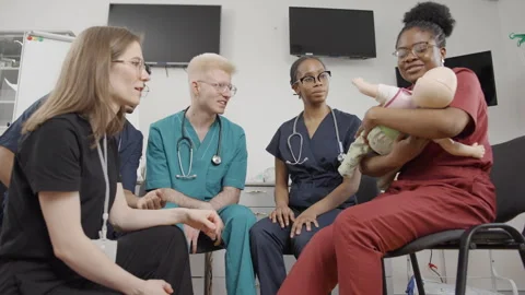 First aid. Life-saving techniques and procedures, practicing on a medical dummy Stock Footage 278462550