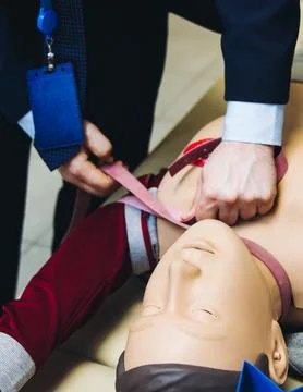First aid training course with dummy, CPR emergency reanimation procedure o.. Foto stock