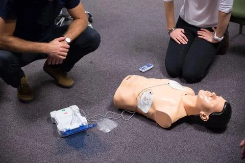 First Aid Training. Defibrillator CPR Practice CPR training medical proced... Foto stock