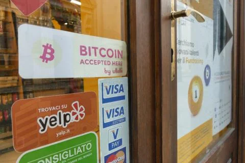 First bitcoin accepting store in town Turin Italy 23 January 2018 Foto stock
