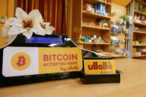 First bitcoin accepting store in town Turin Italy 23 January 2018 Foto stock
