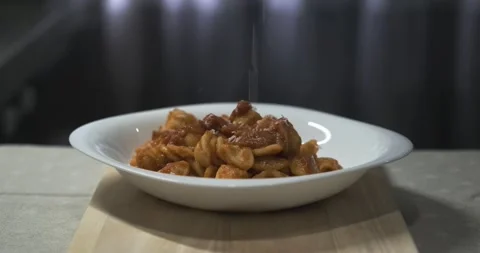 First course of orecchiette with sauce, a typical Apulian dish Video stock 162804542