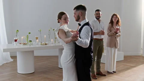 First Dance of Bride and Groom Stockbeeldmateriaal 309828986