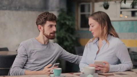 First date. Live communication Vídeos de archivo 83152295