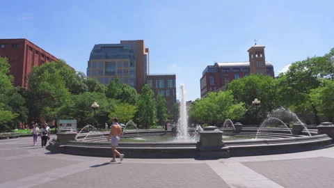 First Heat Wave hits in New York City on 2025 Vídeo Stock 312016747