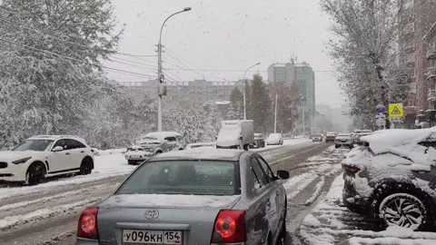 First heavy snowfall hit the city streets. Stock Footage 318729819