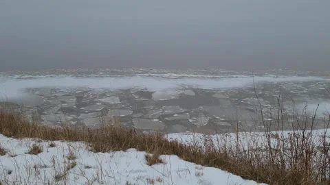 First ice on the river at the beginning of winter Video stock 255486240