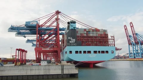 First Large Methanol-Enabled Container Vessel Ane Maersk Docked in Hamburg Vídeos de archivo 270488248
