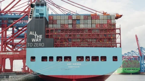 First Large Methanol-Enabled Container Vessel Ane Maersk Docked in Hamburg Vídeos de archivo 270488294