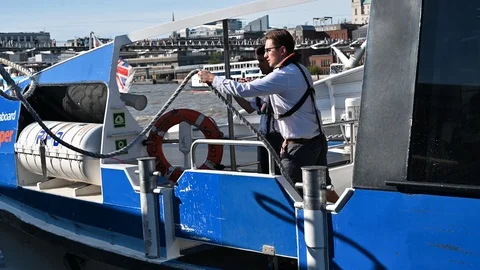 First Mate Ties Up River Boat Video stock 116109905