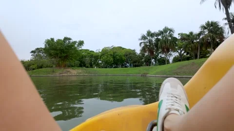First person view of legs using paddle boat at lake city - Travel summer Stockbeeldmateriaal 333543102