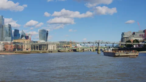 First person view of sailing on the River Thames with a bridge 스톡 동영상 319808108
