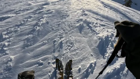First person view of splitboard touring uphill on powder snow, deep snow ascent 動画素材 321751623