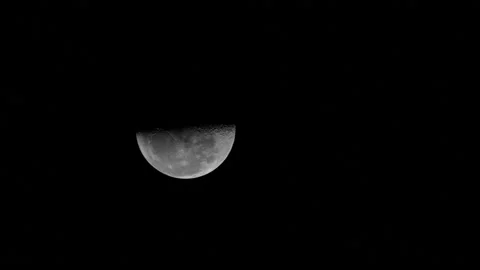 First quarter moon as seeing from the southern hemisphere. Amazing night sky Vídeos de archivo 154020563