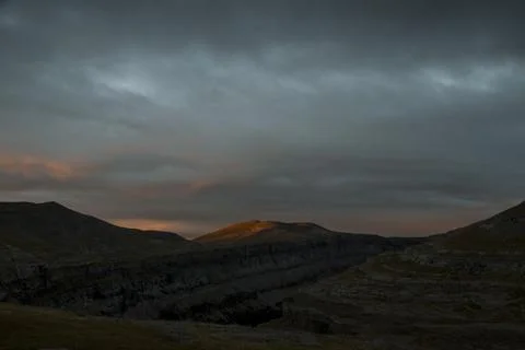 The first rays of light appearing in a cloudy morning Stockfoto's
