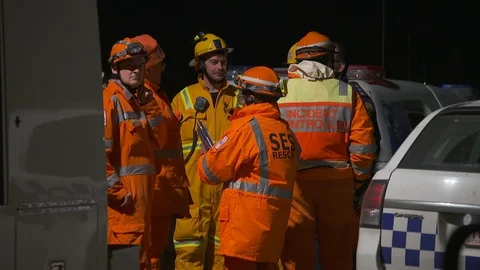 First responders conferring at search and rescue scene 스톡 동영상 93263294