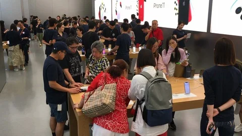 First sales of iPhone 11 Pro in Hong Kong Stock Footage 116872941