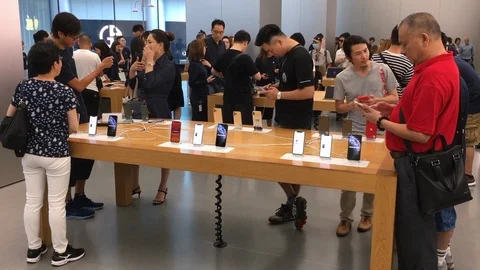 First sales of iPhone 11 Pro in Hong Kong Stock Footage 116874217