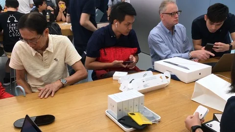 First sales of iPhone 11 Pro in Hong Kong Stock Footage 118977926
