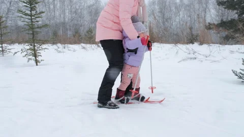 First skiing experience for child in snowy day Vídeo Stock 297090896