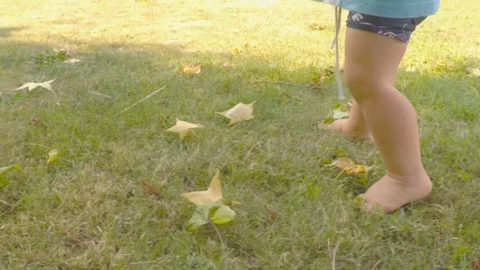 First steps of a child 库存影片 112225328