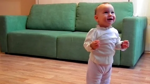 The first steps of a small child 库存影片 86317250