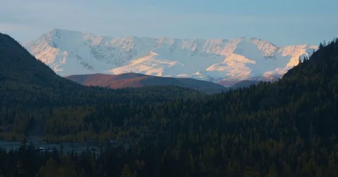 The first sun rays fall on the mountain ridge, timelapse with zoom in Stock Footage 81060069