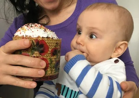 For the first time I saw an Easter cake, the surprised face of a child Stock Photos