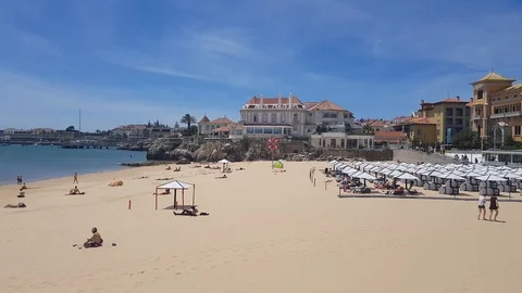 The first tourists on Conceisao beach. 動画素材 108561252
