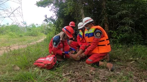 First treatment in a work accident Stock Footage 219907077