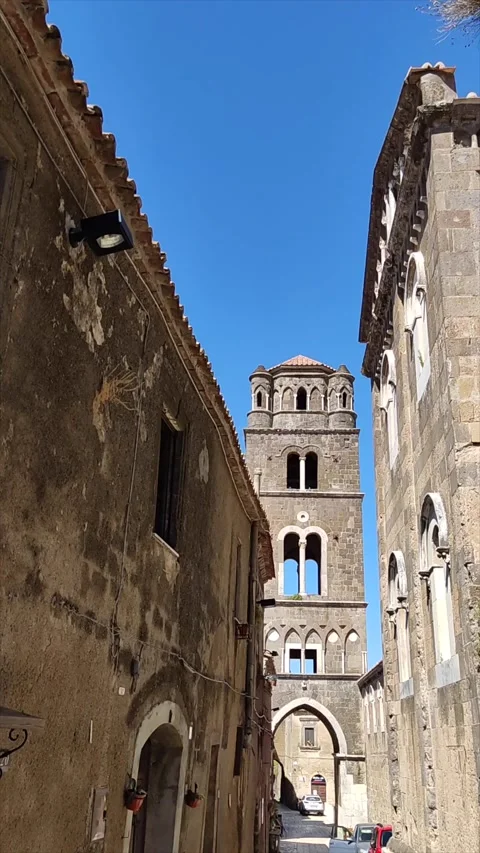 First vertical personal view of a walk in the old tiny streets of a italian.. Video stock 251986166