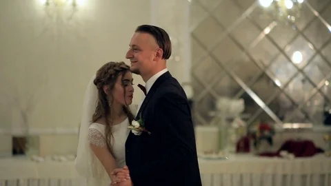 First wedding dance of a young beautiful married couple in love in restaurant. Stock Footage 79487022