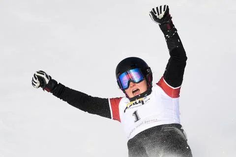 FIS Alpine Snowboard Parallel Giant Slalom race, in Scuol, Switzerland - 09 Jan  Stockfoto's
