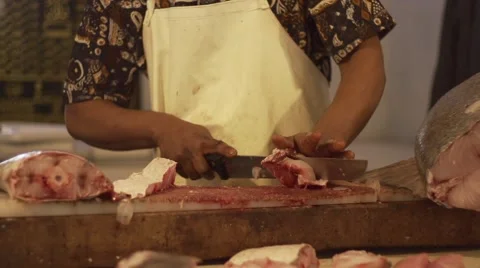 Fischer man cutting fish. Stock Footage 41699399