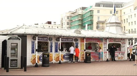 Fish and chips booth at Brighton pier Vidéo 51614426