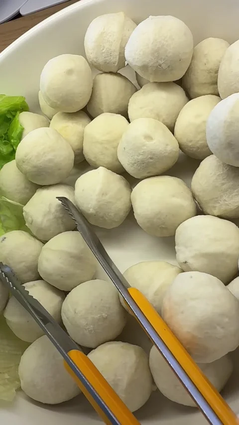 Fish Balls at an Asian Buffet 库存影片 345398683