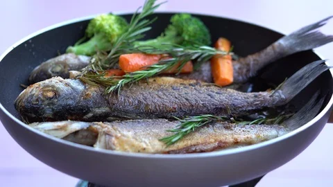 Fish Is Being Fried On The Frying Pan 库存影片 91190907
