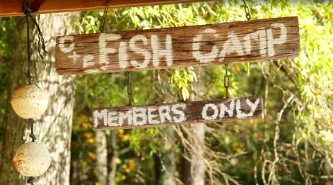 Fish Camp Sign Vídeos de archivo 44624176