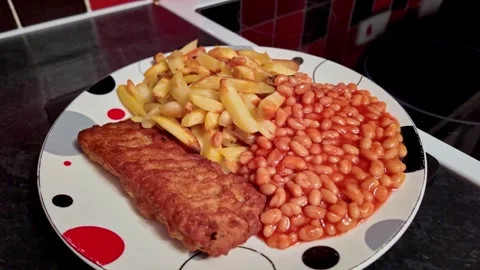 Fish, chips and beans 库存影片 258072781